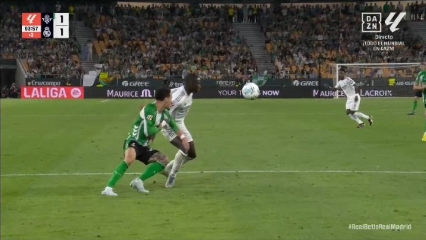 MrAsubio's tweet image. #Betis #Madrid

💪🏾 Gol de Bellerín donde en la propia APP, Antony agarra del brazo a Mendy que se va al suelo previo tanto bético.

📌 NO ME PARECE QUE TENGA LA SUFICIENTE INTENSIDAD COMO PARA BORRAR A MENDY DE LA JUGADA. SIIIIIGAN = GOL LEGAL.

👮🏻‍♂️:✅️
📺:✅️