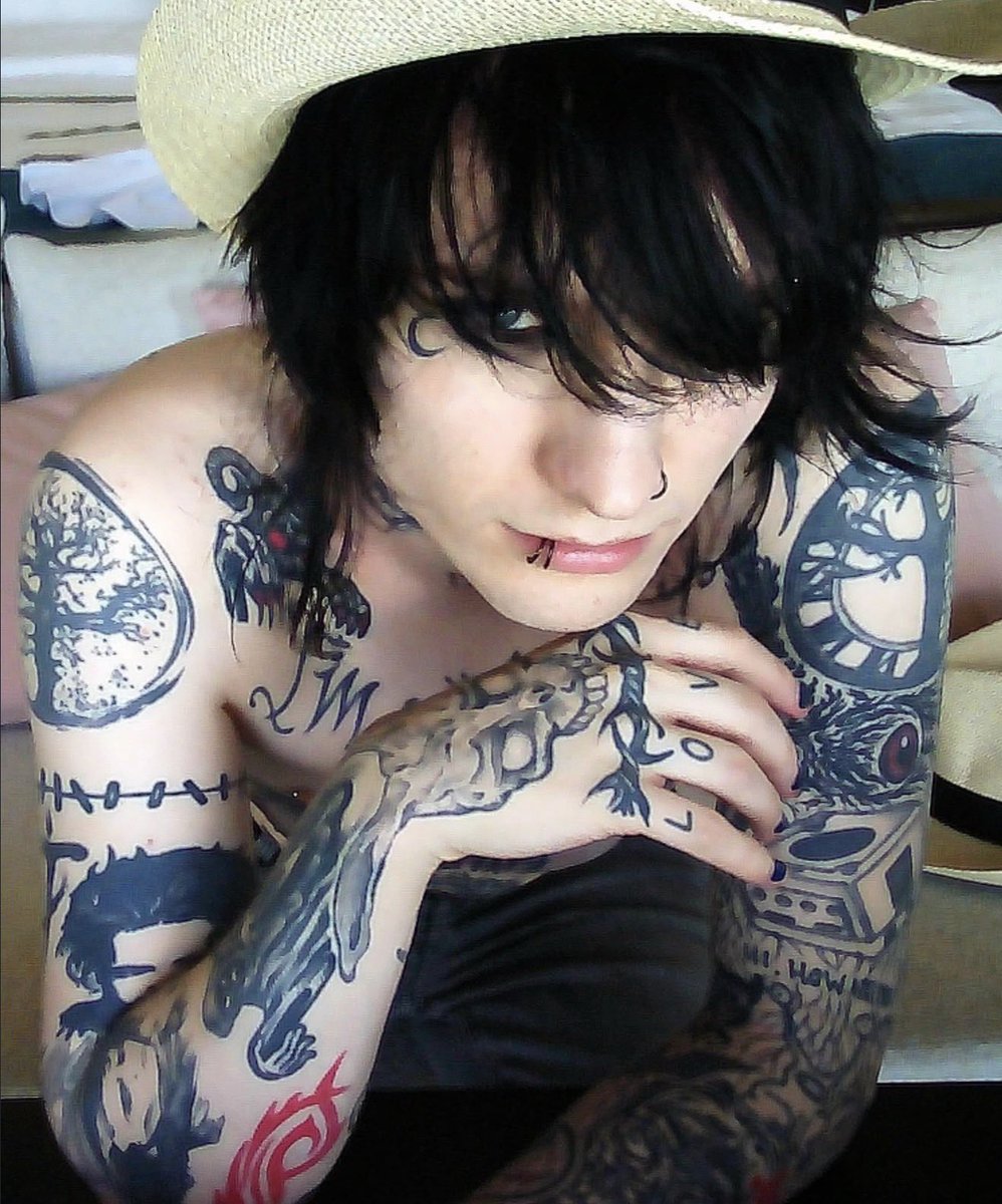 emma misses johnbohn tweet media