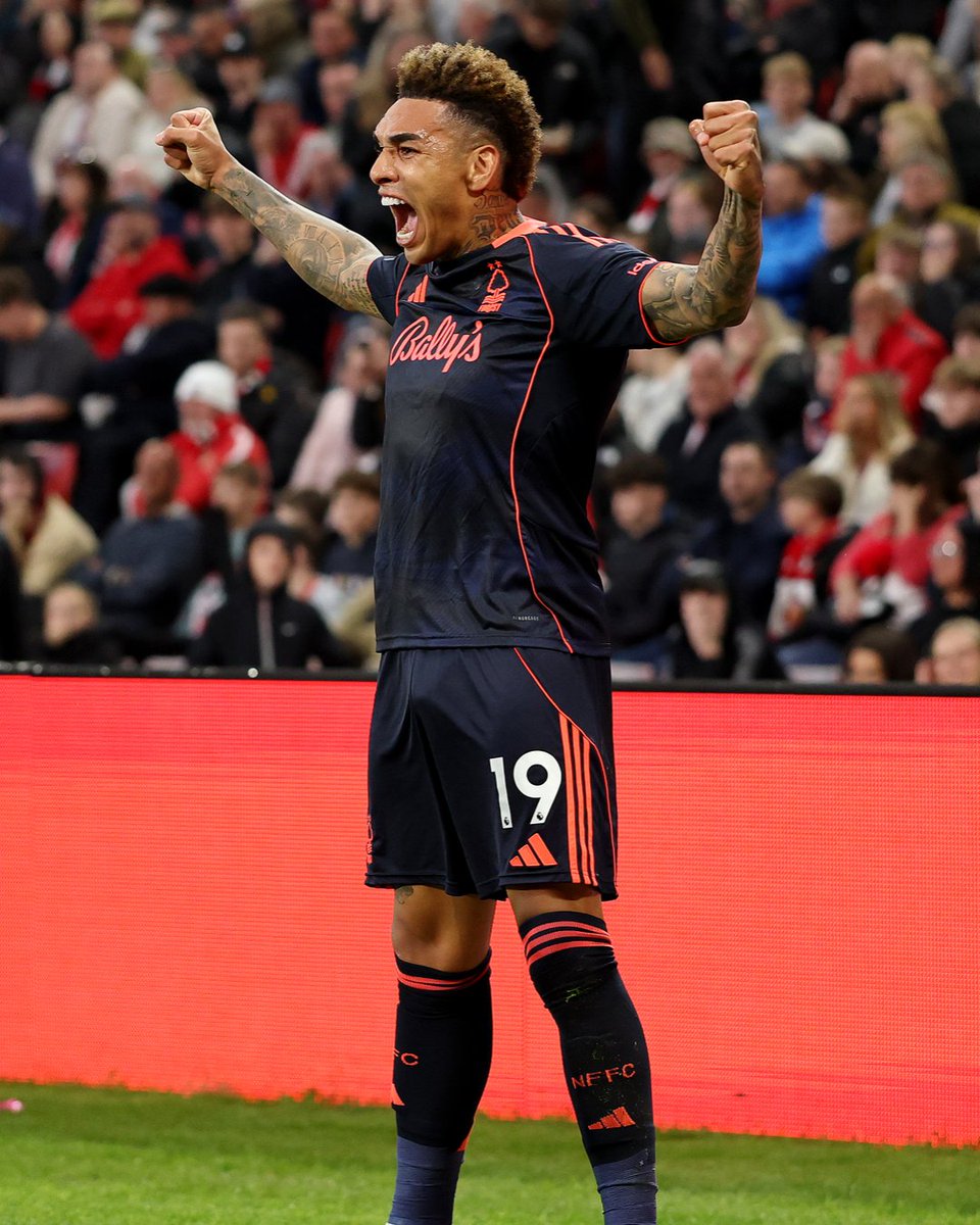 OfficialFPL's tweet photo. ⚽ Goal
🅰️ Two assists
➕ Maximum bonus points (as it stands)
📈 14 points

A Gameweek to remember for Igor Jesus 🤩

#FPL https://t.co/vEq30jOghC