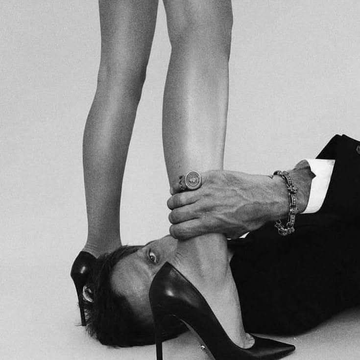 "A cura para o tédio é a curiosidade. Não existe cura para a curiosidade."

Ellen Parr