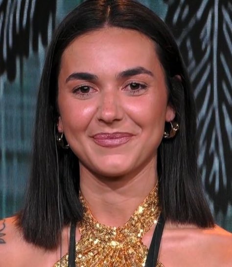 Nós podemos chamar tudo a Sara, menos de feia.

Que mulher absurdamente linda. #sstvi