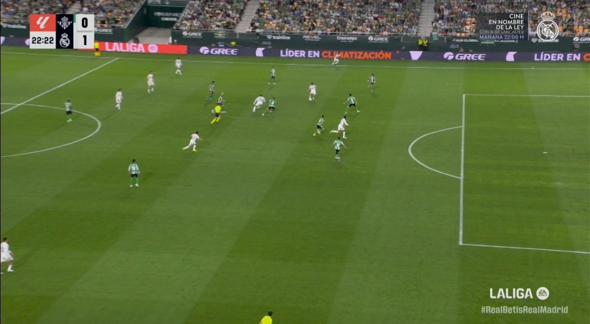 (fan) REAL MADRID FANS 🤍 tweet media