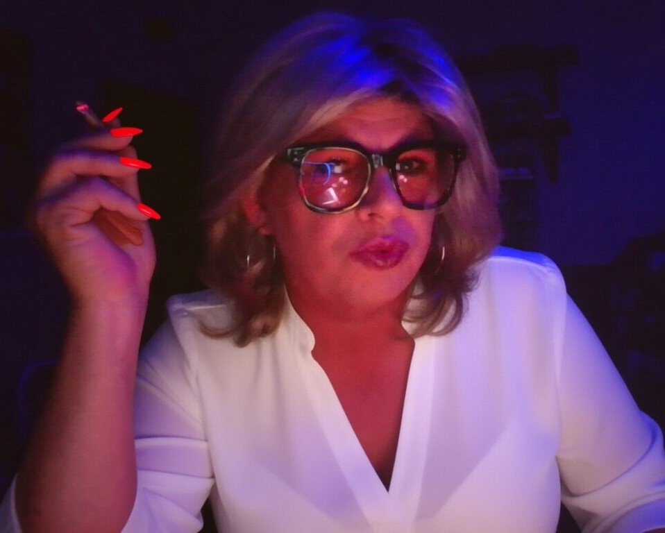 theBBerryluvr's tweet image. Let the weekend start! #stonergurl #joint #smoking #crossdresser