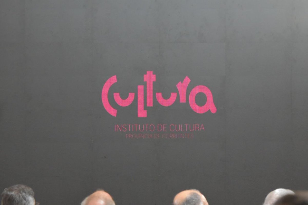 PedroCtes2025's tweet photo. El vicegobernador @PedroBraillardP participó de la presentación de la 8° edición de ArteCo, en un acto presidido por el gobernador @JPValdesok, junto a la presidenta del Instituto de Cultura, Lourdes Sánchez. La Feria de Arte Contemporáneo de Corrientes será del 21 al 24 de mayo. https://t.co/q7yl414JD8