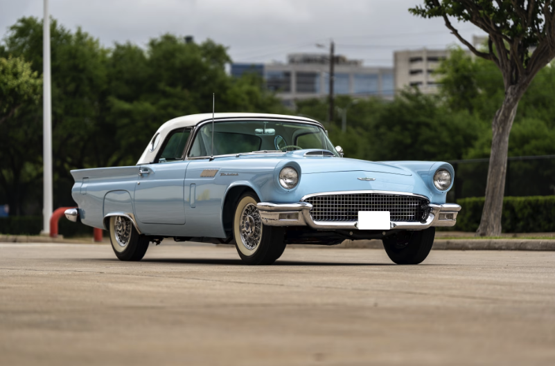 Mecum Auctions tweet media