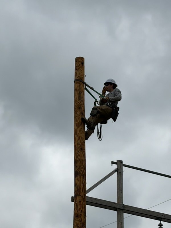 RescoSupply's tweet image. Apprentice lineworkers enrolled at Des Moines Area Community College and @marshalltownCC  had a chance to demonstrate their skills at yesterday’s 2026 Powerline Rodeo in Ankeny, IA. RESCO sponsored lunch for the group. #cooperatives #utilities #RESCO