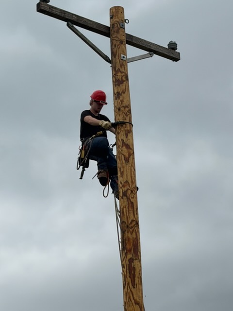 RescoSupply's tweet image. Apprentice lineworkers enrolled at Des Moines Area Community College and @marshalltownCC  had a chance to demonstrate their skills at yesterday’s 2026 Powerline Rodeo in Ankeny, IA. RESCO sponsored lunch for the group. #cooperatives #utilities #RESCO