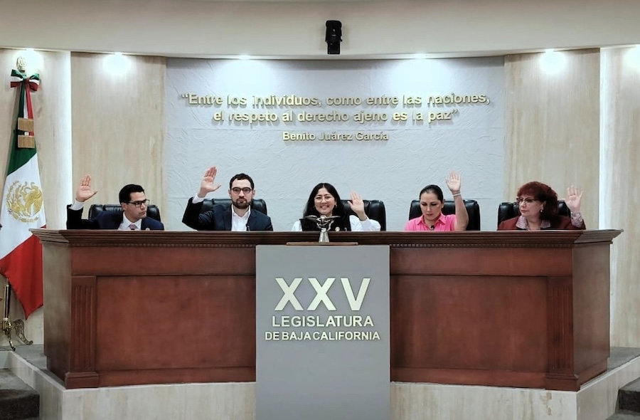 #PorSiNoLoLeísteAyer El Congreso de BC aprobó hoy por unanimidad homologar el delito de feminicidio a nivel nacional.
Un tipo penal único, criterios de investigación con perspectiva de género y protección para huérfanos por feminicidio.

Conócela en nuel.ink/dBjxhj