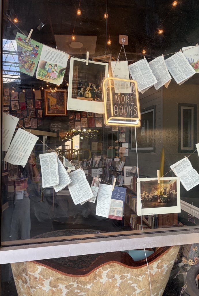 Rebecca 📖 tweet media