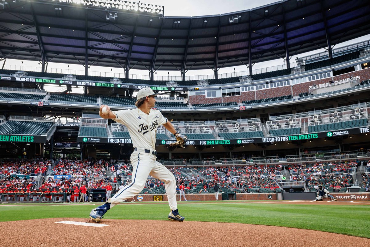 childrensatl's tweet photo. Over 20,000 tickets sold and more than $450,000 raised for the kids. 💚⚾ Thank you to everyone who made our #SpringClassic baseball game at @TruistPark such a success! Our @ATLPedsHemOnc, Jade, threw out an epic first pitch! @BlooperBraves https://t.co/tbkBqlsjXW