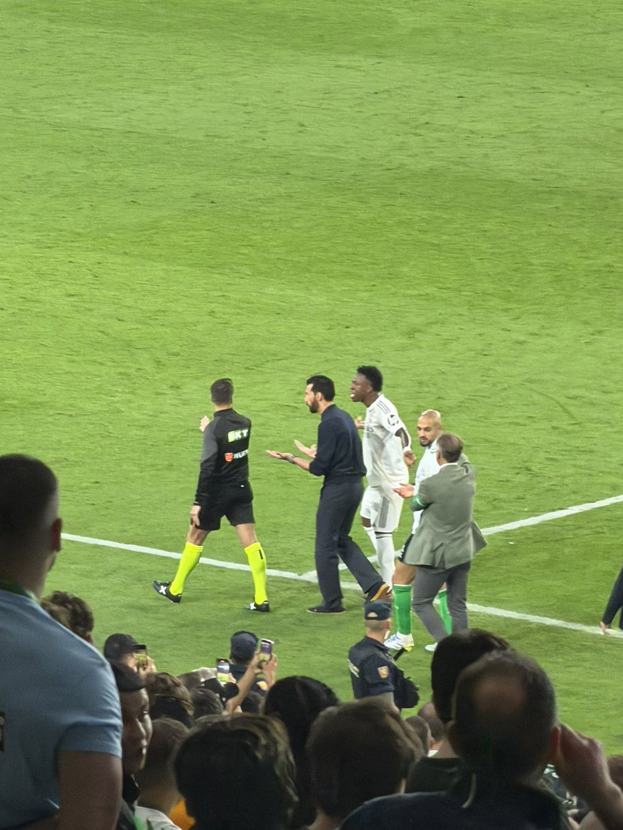 Real Madrid Fans 🤍 tweet media