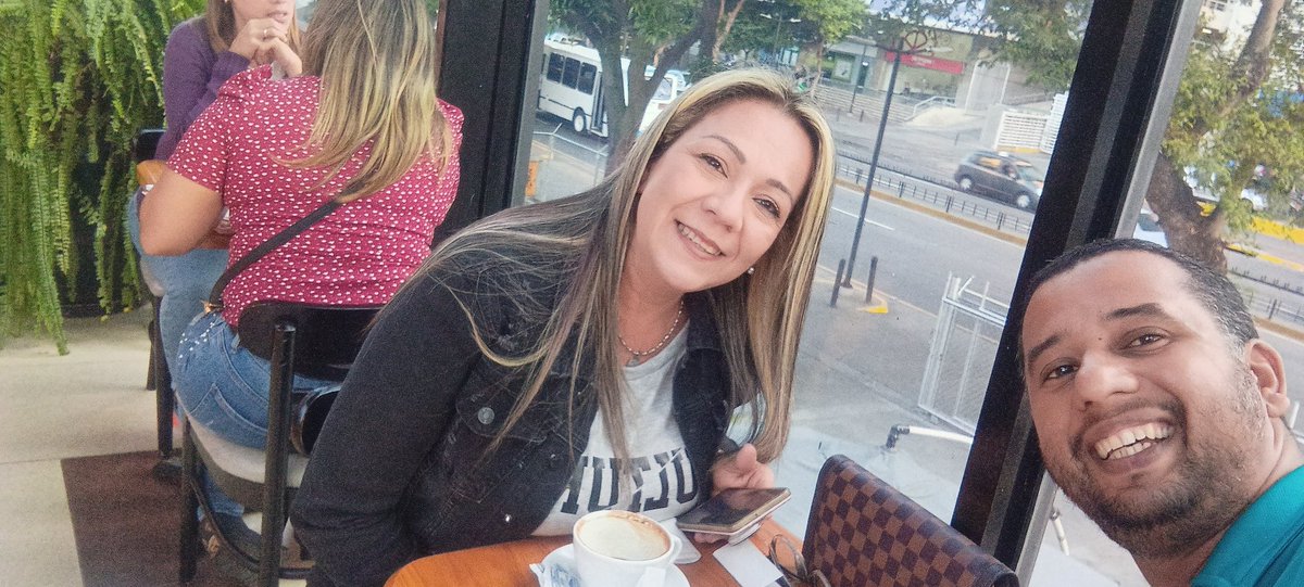 danielblanco27's tweet photo. @JRaulFlores @jennygoes @SusanEAAD @gigigrillo23 @ludwika_12 @cookie_zl @Trunksfx @Bruce_wayne_67 Siempre te recordaré! Ese día café tras café era la excusa perfecto para hablar y hablar! Te extraño ... https://t.co/HK4AP5JMPK