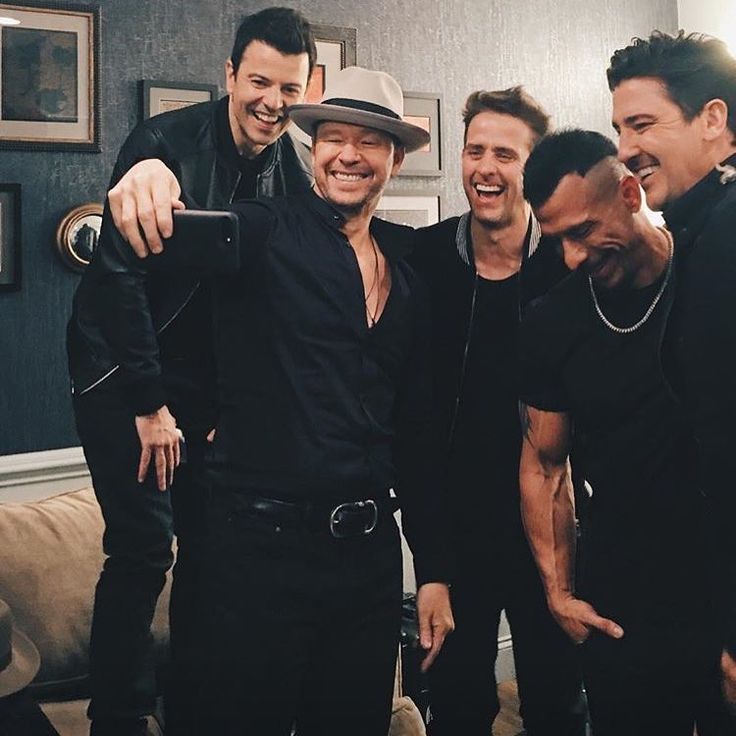 tammys85's tweet photo. To the boys who stole my heart in 1989, Happy #NKOTBDay. ๐๐งก๐๐โค๏ธ
@NKOTB @DonnieWahlberg @dannywood @joeymcintyre #JordanKnight #JonathanKnight https://t.co/8feaxkwZA7