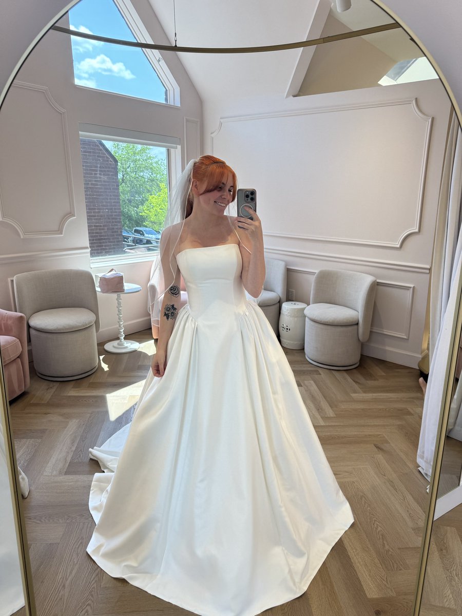 anncatrogers's tweet photo. I love working at a Bridal Salon https://t.co/jw5NnbArZZ