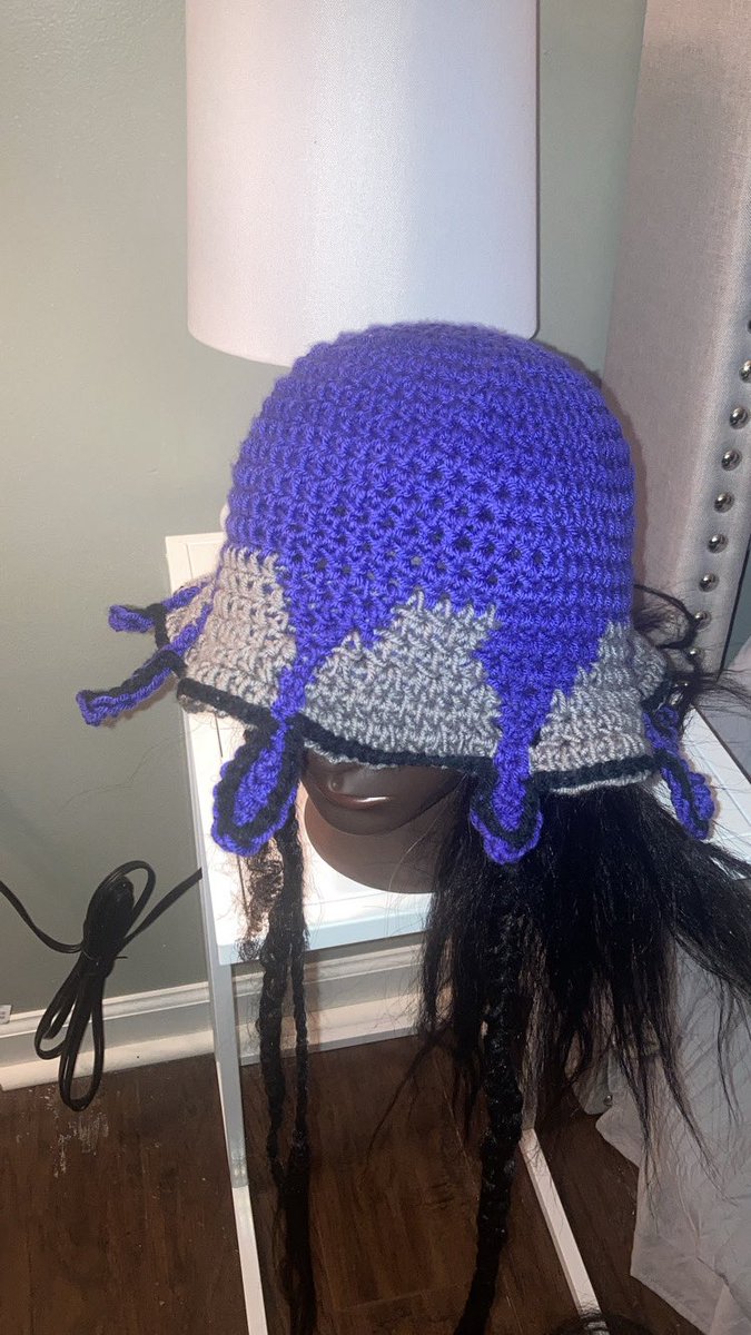 Double00Cuffin's tweet image. Green and purple was the first one, green and orange the second, purple and grey is where I’m at with it now. 
#Drip #Grow #BucketHat #TheSplat #KeepGoing #Crochet #DesignMe #CreatedMe