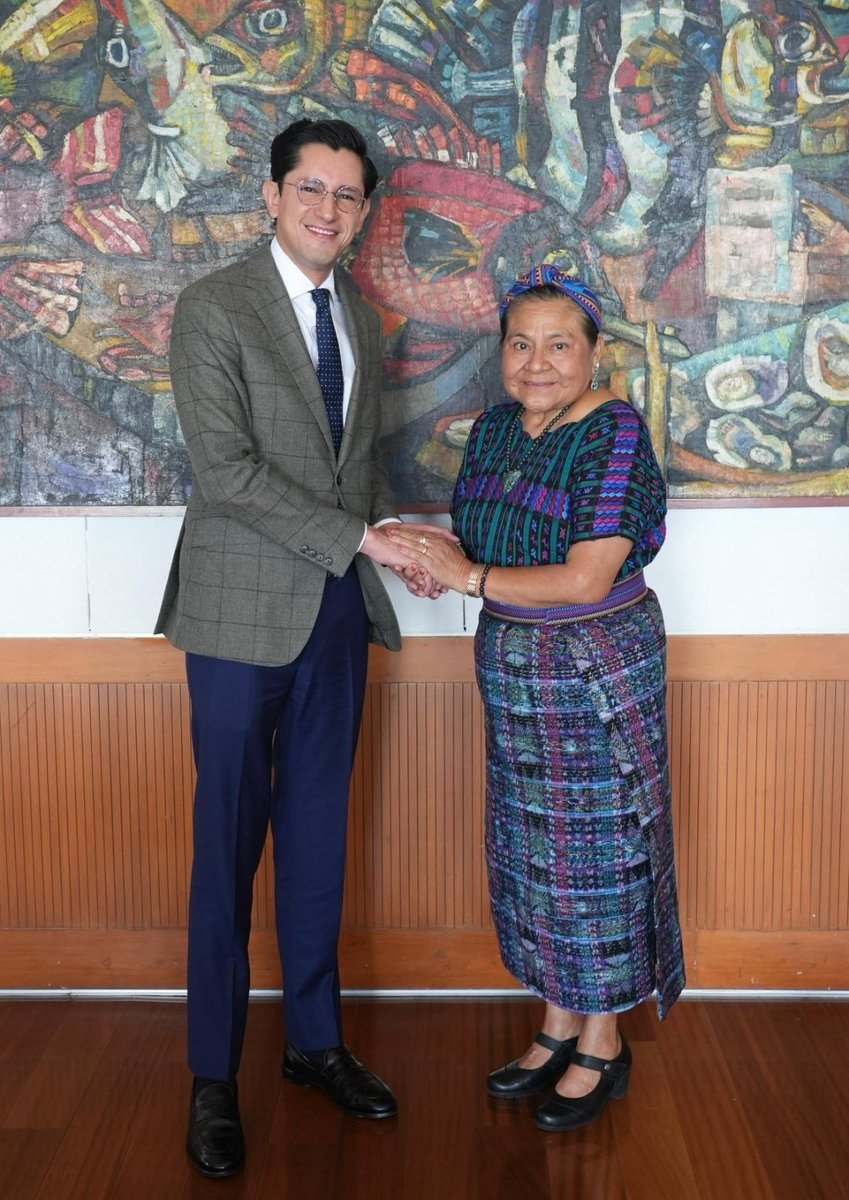 #México La <a href="/SRE_mx/">Relaciones Exteriores</a> designa a la Premio Nobel de la Paz  Dra. Rigoberta Menchú <a href="/RigobertMenchu/">Rigoberta Menchú Tum</a>, como Consejera para los Derechos de las Mujeres y Pueblos Indígenas en el exterior. La designación fue hecha por el Canciller de México Roberto Velasco <a href="/r_velascoa/">Roberto Velasco Álvarez</a>.