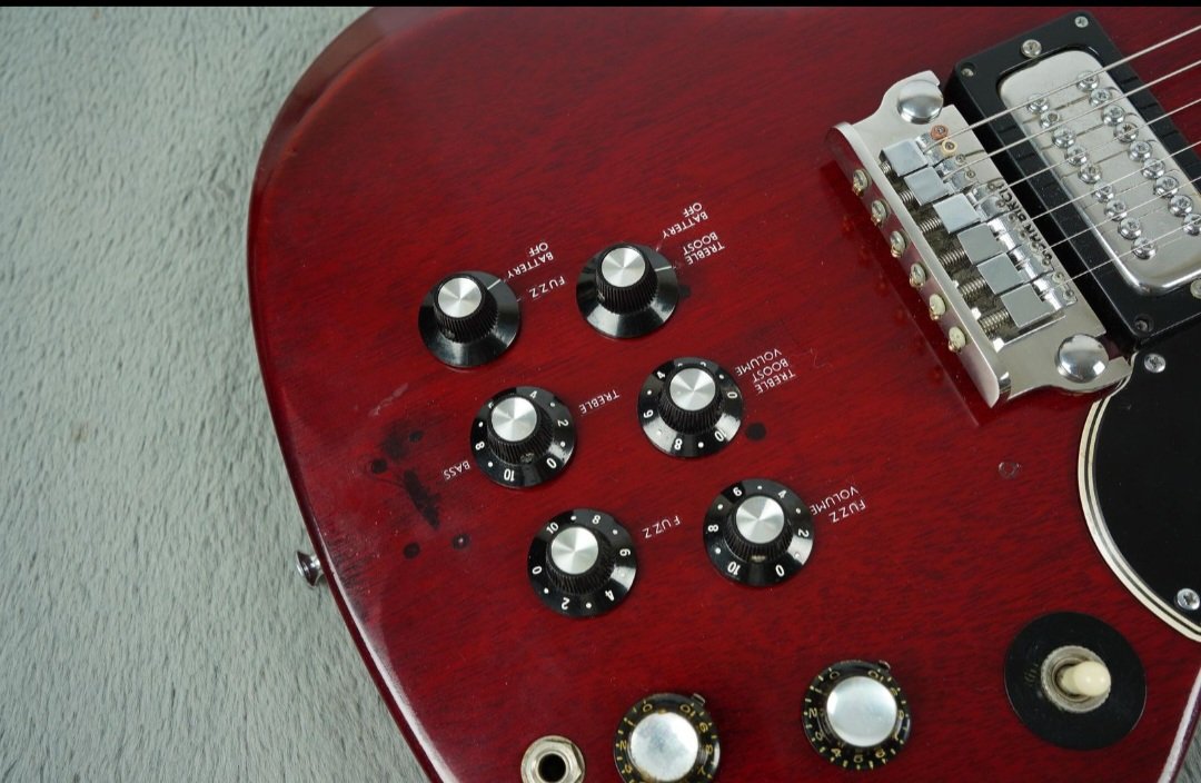 BriansElectro's tweet image. 1964 Gibson SG Standard, John Birch modified.

1964 Gibson SG Standard that was sent to John Birch in 1974 for some customisation - JB added a fuzz and a treble boost circuit-He installed his own set of Hyperflux humbucking pickups. 
#Guitar