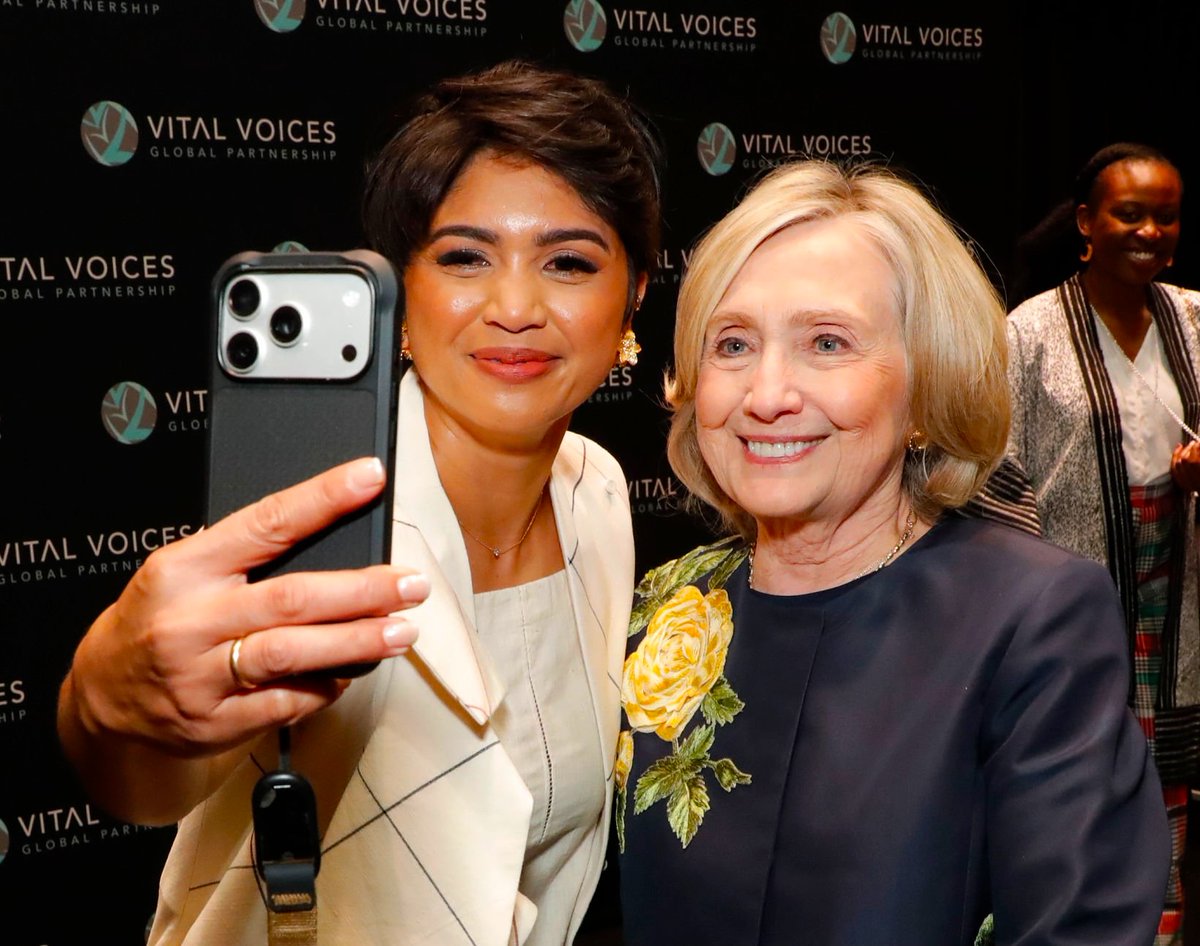 HillaryPix's tweet photo. The 24th Annual @VitalVoices Global Leadership Awards at Perelman Performing Arts Center on April 23, 2026 in New York City 😍 https://t.co/Tht2ztrNRb