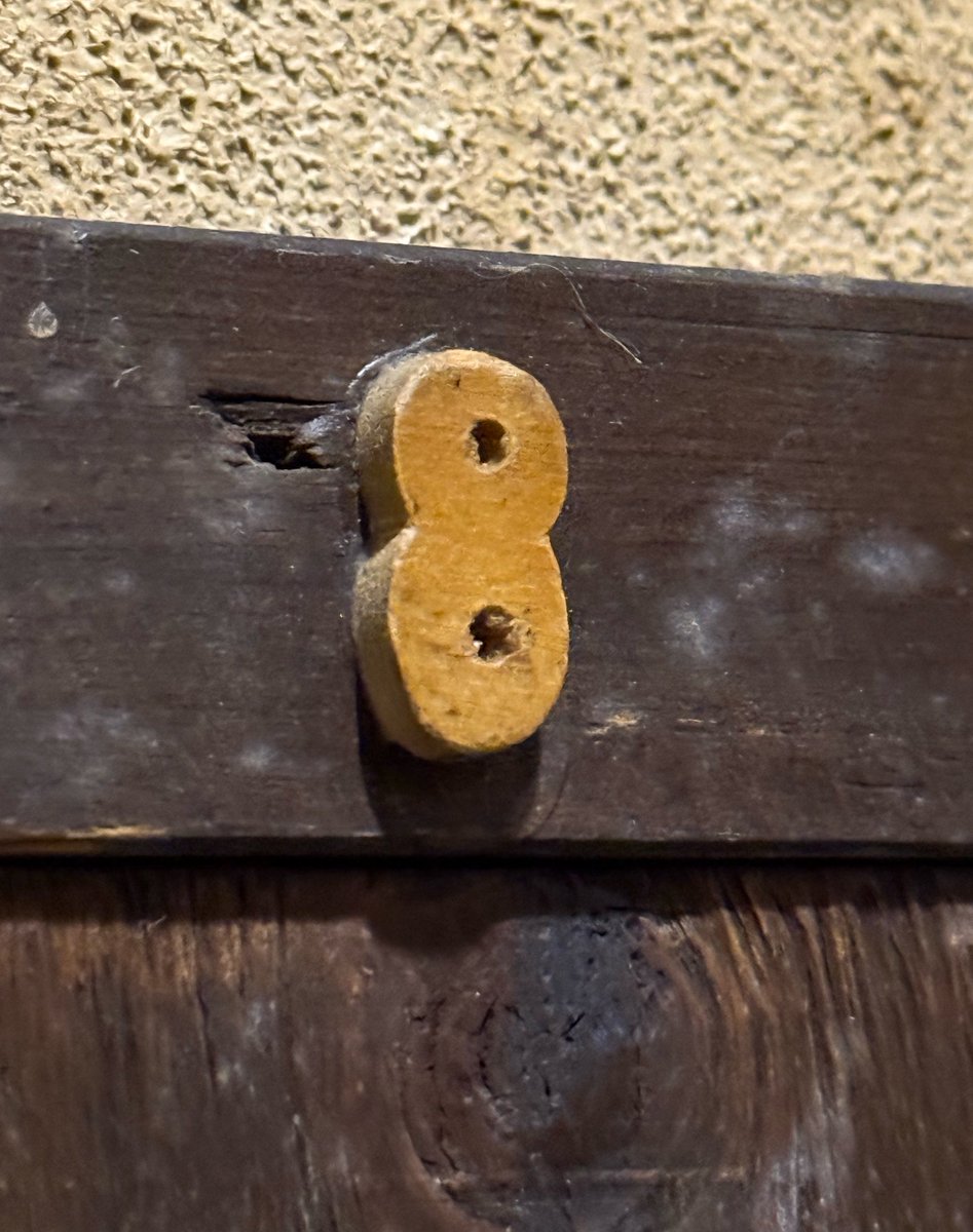 ライブ終わりほやほやのおさむちゃん(<a href="/o0s6a3m0/">おさむ🫧</a> )と合流して飲んできた🍻
「わかる…！！」とひたすら頷きながらライブの様子を聞かせてもらいわたしも胸いっぱい🥲💙❤️💚💛💜
わたしの福岡の思い出その1は「ぼんじりとてもおいしい」になりました笑
席も異変のような8番🤭♾💛