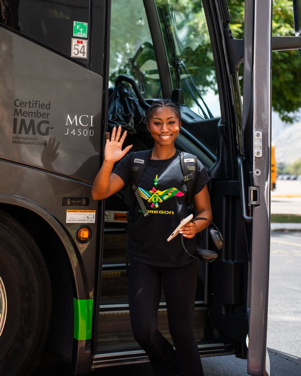 OregonAcroTumb's tweet image. Here come the Ducks!

#GoDucks | #Power