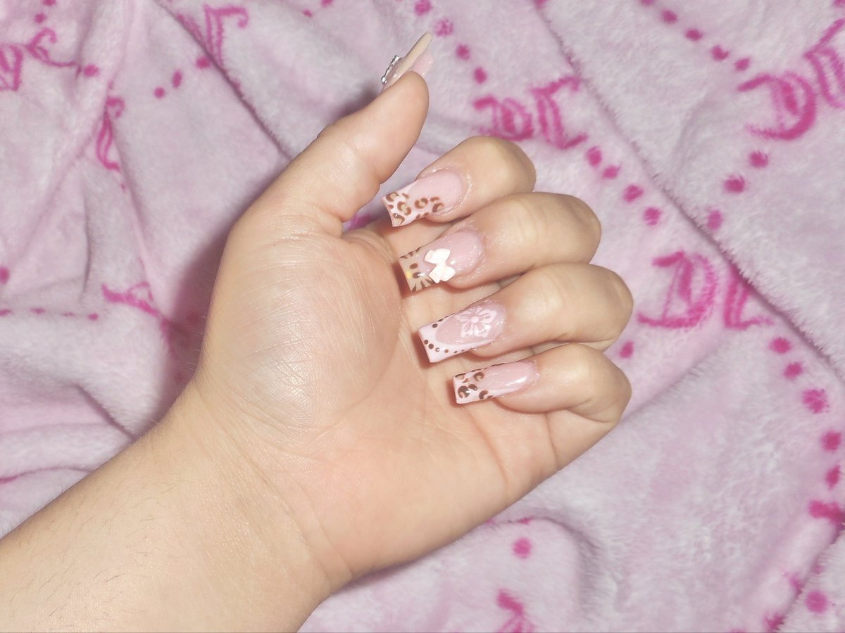 bunicollects's tweet image. nails done 💅🏼  reimburse me ! 

#hellokitty #nails #findom #softdom #sub #domme #brat