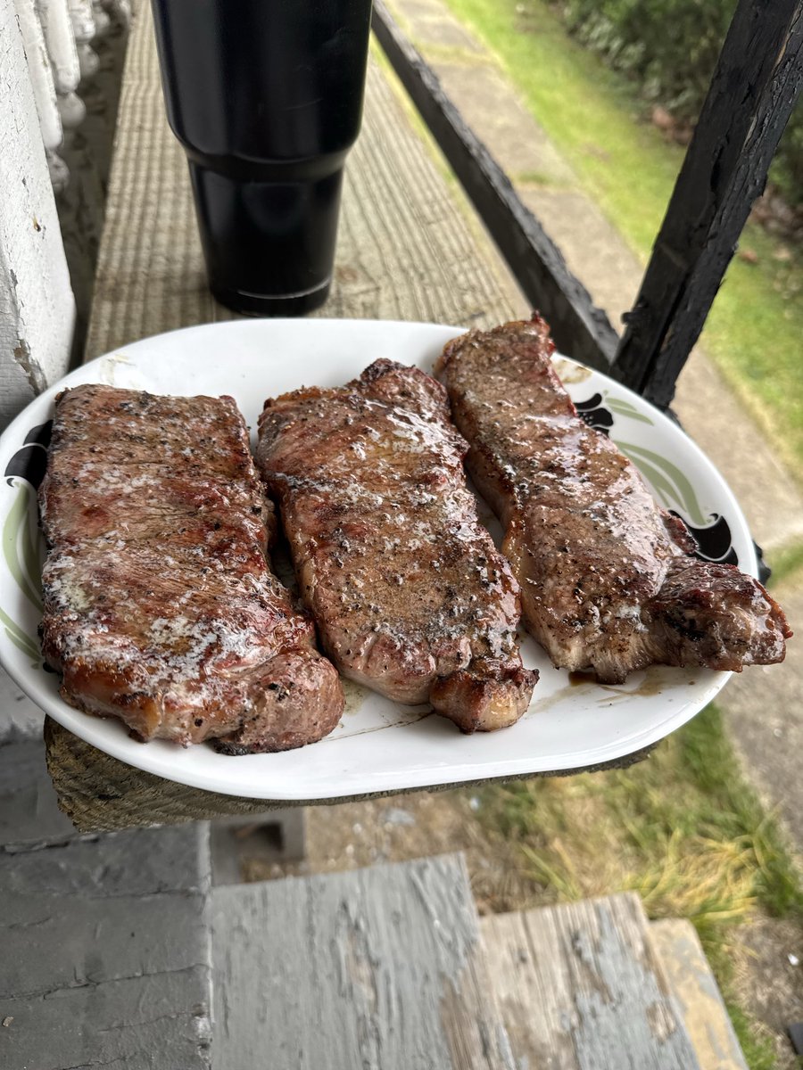 stevemcgranahan's tweet image. My strip time mediums yum time ! #steak #dinner