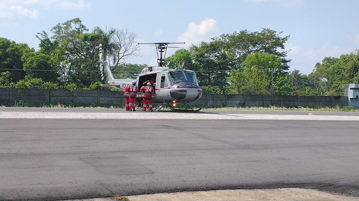 CruzRojaGT_'s tweet image. 🚁 #CruzRojaGT participó en el ejercicio de Calamidad Pública y Ayuda Humanitaria "Puente Aéreo Rapaz 2026”, realizado del 20 al 24 de abril en Retalhuleu.

Participando en los ejercicios de:
🔹Evacuación aeromédica #MEDEVAC
🔹Rescate aéreo y terrestre

1/2