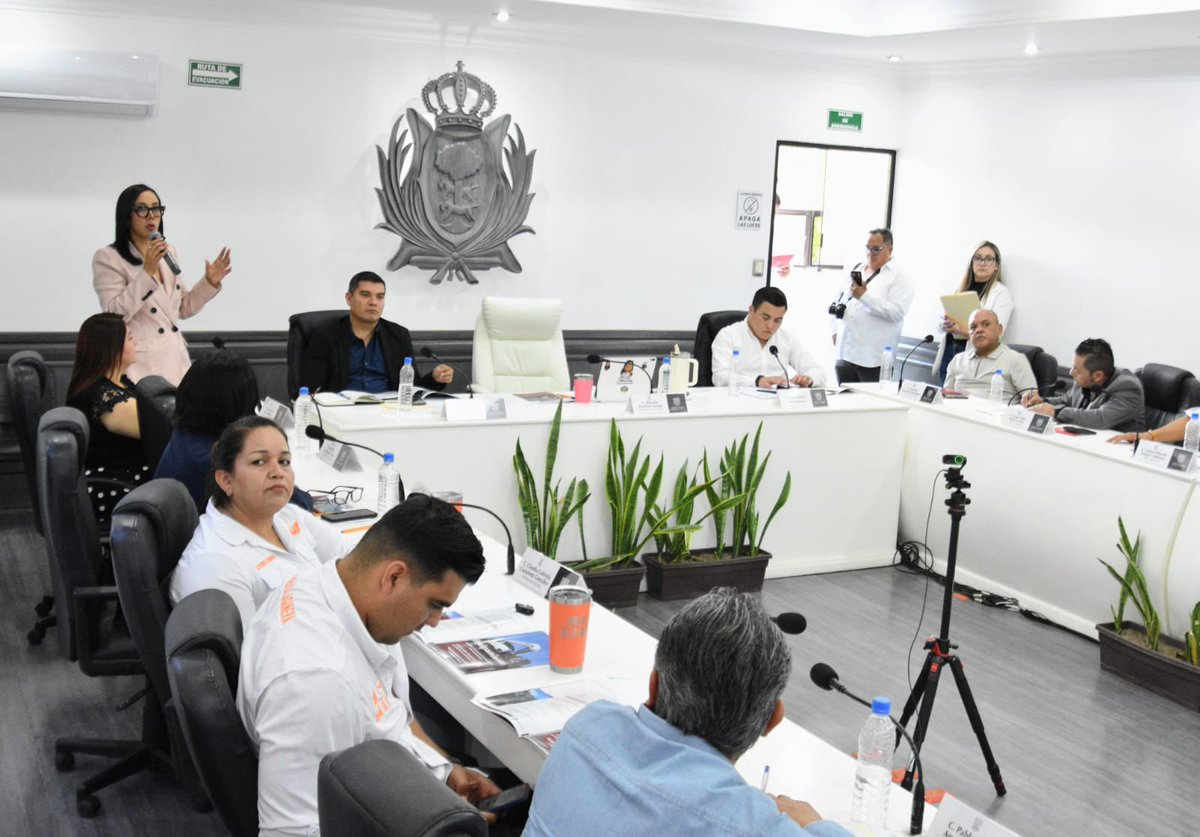 LaloSerranoZ's tweet image. #LaserInformativo

#Laguna|| Lanza Betzabé Martínez #PlanFluye para evitar colapso del drenaje en #GómezPalacio

- Advierte riesgo que impactaría a 301 mil habitantes; plantea inversión conjunta y estrategia integral para rescatar el sistema sanitario

@BetzabeMtzA presentó ante