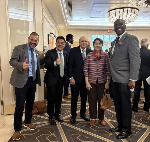 TECOMiami's tweet image. DG Charles Chou and Section Director Frank You at Miami Consular Corps lunch. Beacon Council CEO Rod Miller spoke on Miami's global economic rise. DG Chou network with SG Nabil Achkar and Consuls from Guatemala, Japan. #MiamiConsularCorps #BeaconCouncil #Diplomacy