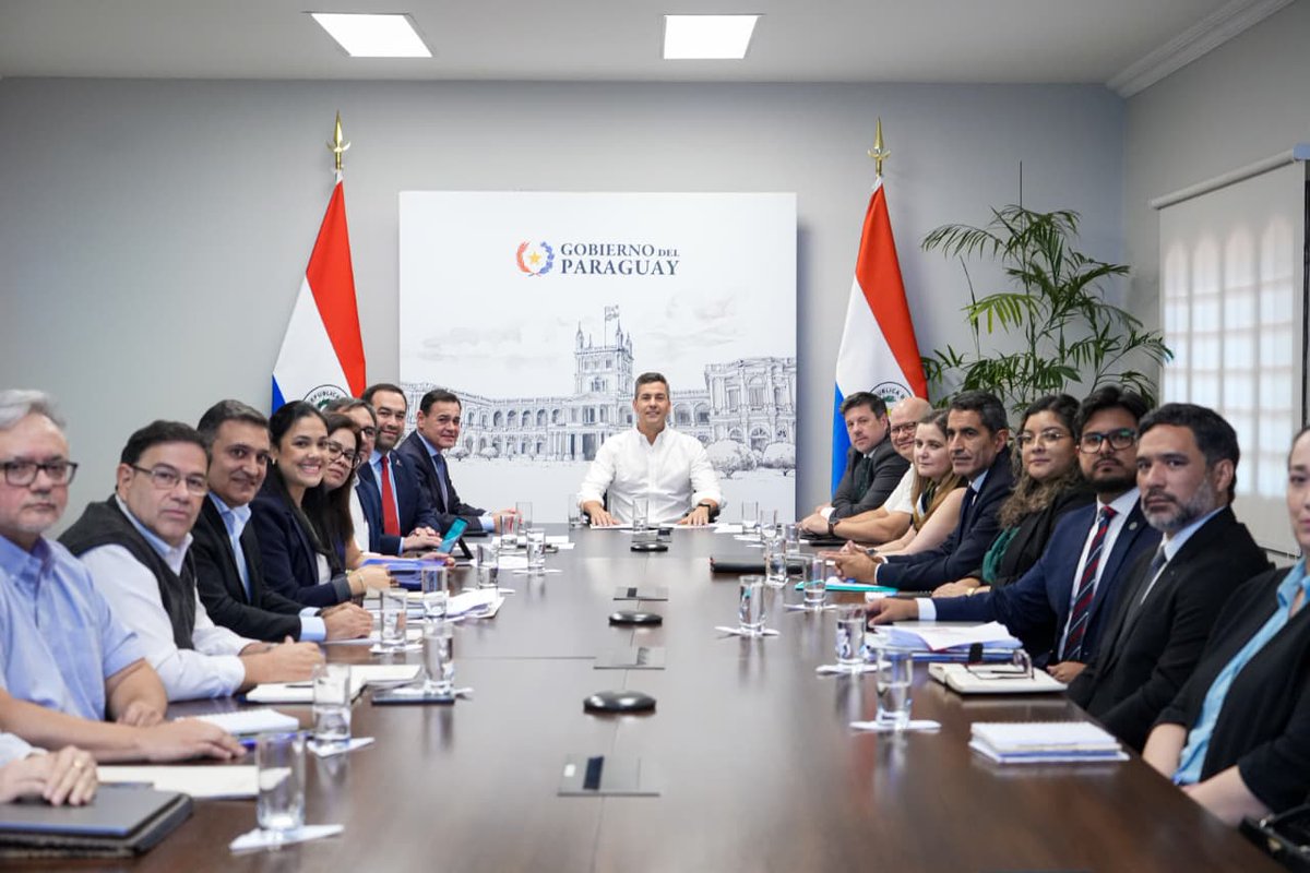 El Presidente de la República, Santiago Peña convocó a autoridades del sector público y representantes del sector privado para definir la posición nacional sobre la distribución de las cuotas arancelarias que el acuerdo otorga al MERCOSUR.