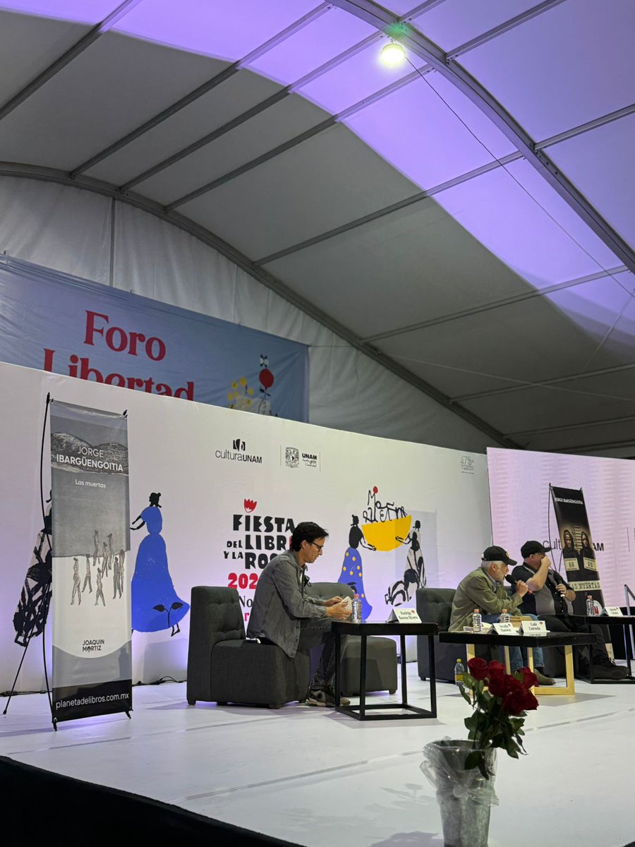 PaginaZeroMx's tweet image. Estampas del primer día de la Fiesta del Libro y la Rosa 2026 en la #UNAM se celebra del 23 al 26 de abril en el Centro Cultural Universitario
@librosunam