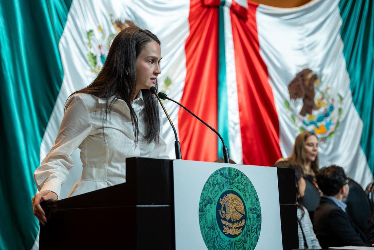 _FlorEsponda's tweet photo. Esta semana, compañé a mi amiga Diputada Carmelita Moreno en el Parlamento Universitario en el cual dialogamos con los alumnos de la Universidad Privada del Estado de México; Universidad Insurgentes y de la UNAM.
#ParlamentoUniversitario
#debatiendonuestraconstitucion 
#jovenes https://t.co/CiReVptSyj