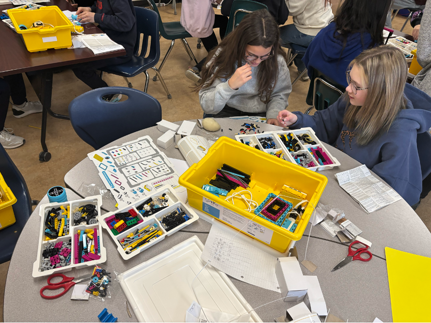 Kamloops_SD73's tweet image. Teck Highland Valley Copper investment brings robotics to life in SD73 🤖 

A $20,550 grant funded new LEGO Spike Prime kits + tech, giving hundreds of students hands-on coding &amp;amp; problem-solving experience to inspire creativity &amp;amp; collaboration.

ow.ly/hyNg50YPw03