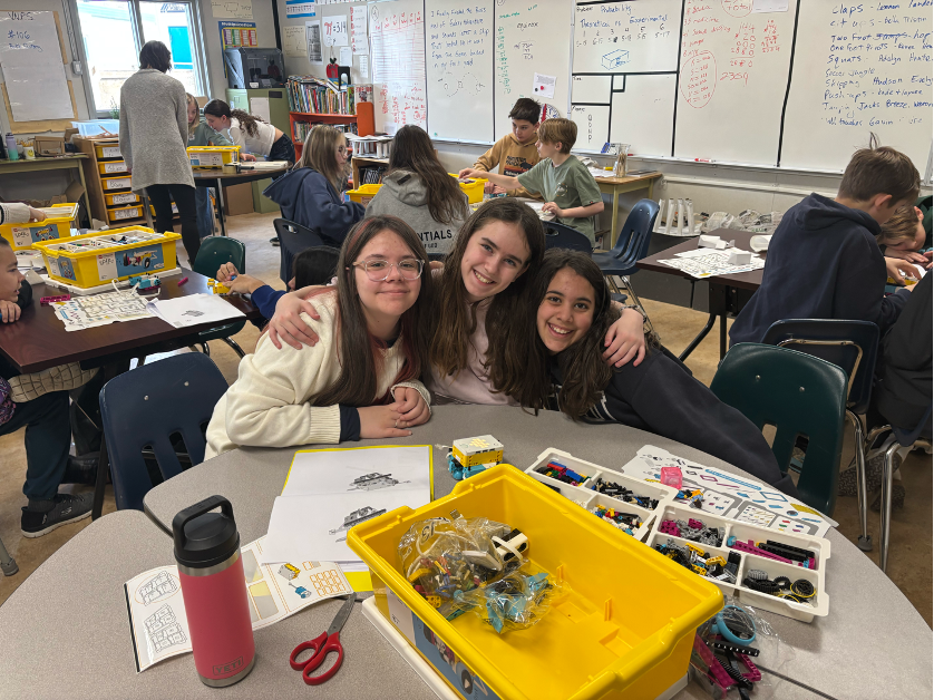 Kamloops_SD73's tweet image. Teck Highland Valley Copper investment brings robotics to life in SD73 🤖 

A $20,550 grant funded new LEGO Spike Prime kits + tech, giving hundreds of students hands-on coding &amp;amp; problem-solving experience to inspire creativity &amp;amp; collaboration.

ow.ly/hyNg50YPw03