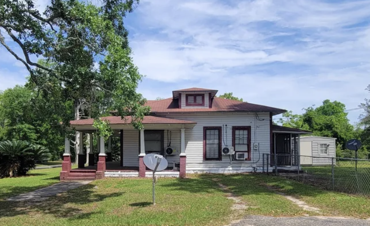 oldhouseunder50's tweet image. Timeless 1910 #Florida Charmer on 1.2 #Acres – $90K. 
oldhousesunder100k.com/timeless-1910-…