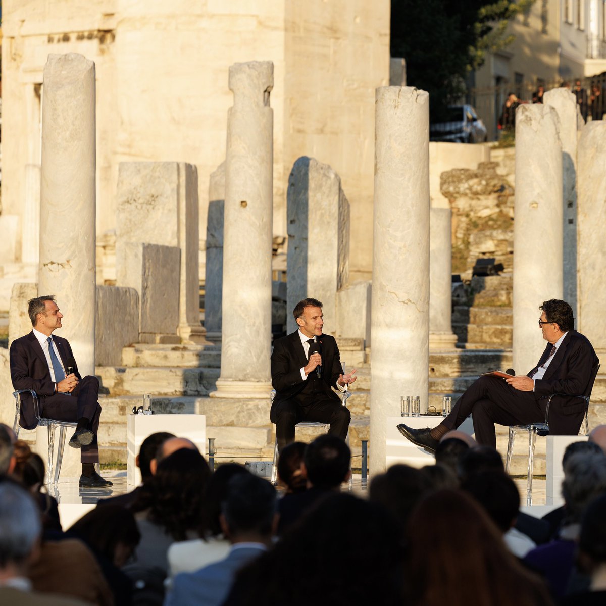 Emmanuel Macron tweet media