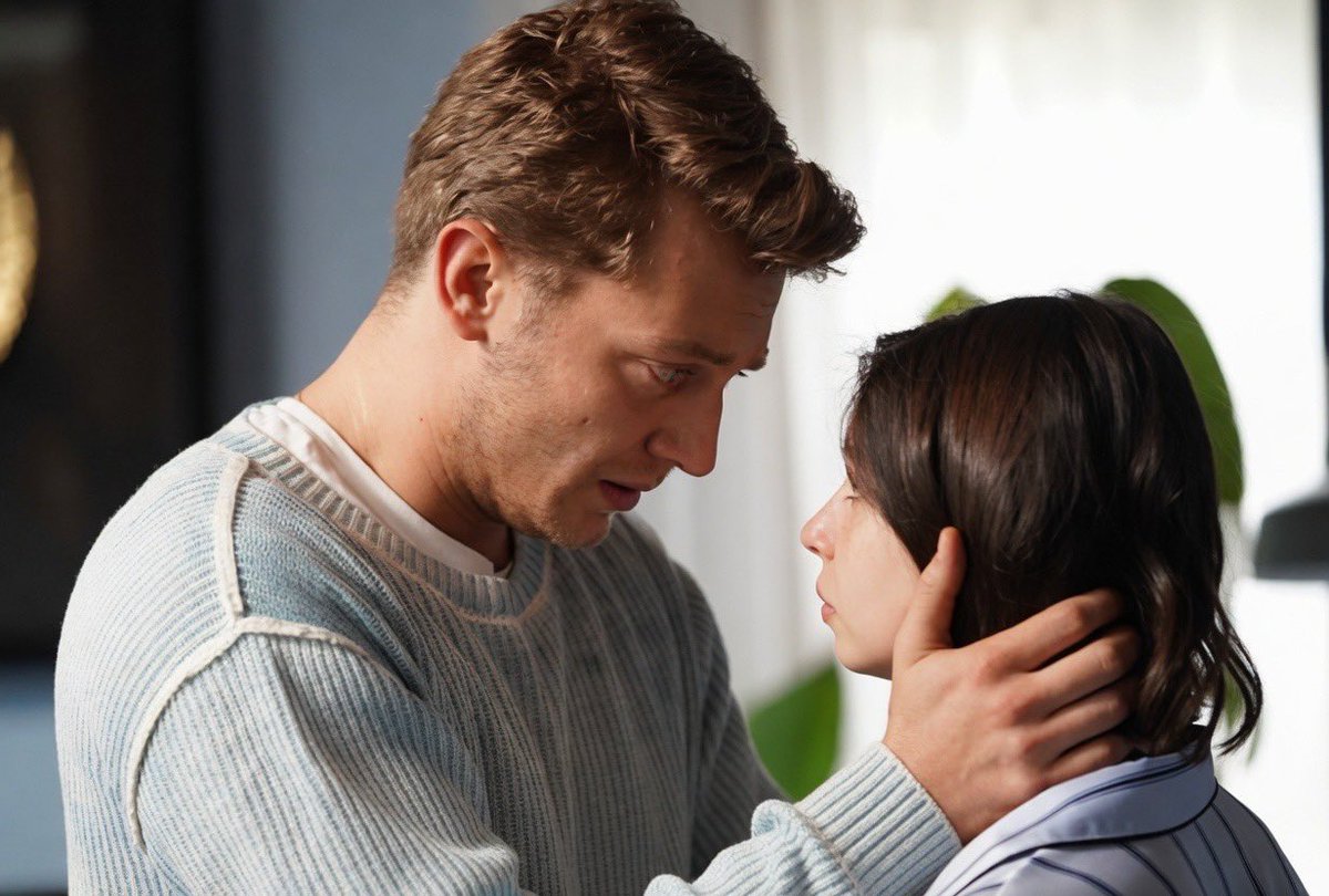 Battybear_22's tweet photo. I'm happy that this scene was cut cause it should be when they're alone..my dream scene is him hesitating to touch her hair  but she'll grab his hand put it on her hair and says that not only her hair but her heart and body belongs to him now then they kiss &amp; halvet🫣 🥵🥰
#isfad https://t.co/hta7XaB0LY