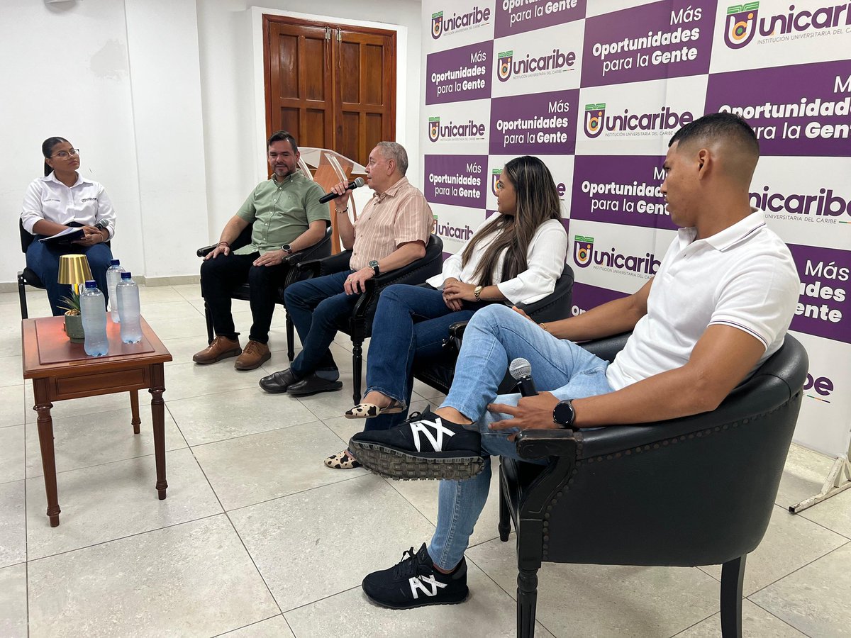 UniCaribe_'s tweet image. #AEstaHora | 🕐 Nuestros egresados de la Facultad de Ciencias Administrativas, Económicas y Contables atienden el evento "Historias de Éxito".

Los graduados invitados de hoy son Carlos Junco, egresado del programa de Administración en Agronegocios; Sugey De La Hoz Quintero, de