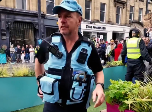 CheekyDroid tweet media