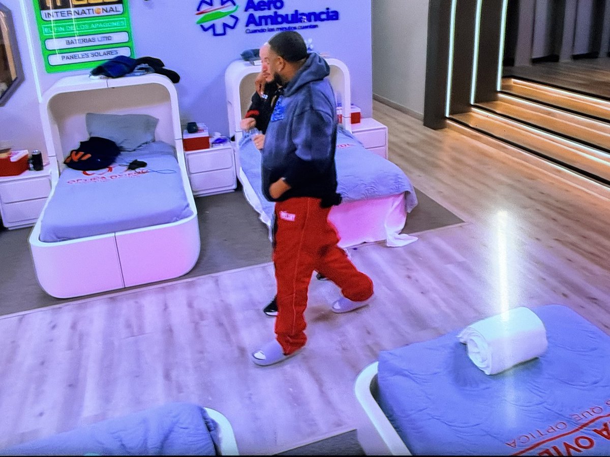 Atento a relajo La Fruta 🍇 no a fregao’ un vaso pero manda 🤣🤣🤣 <a href="/matiasgarciard/">Santiago Matias</a> <a href="/planetaalofoke/">Planeta Alofoke</a>