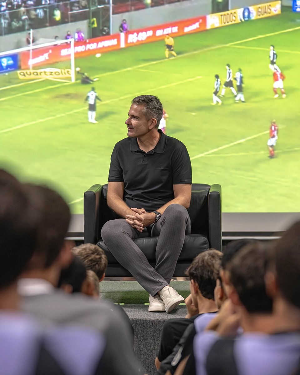 ⚽🧤 São Victor 🤝 Crias do Galo 

Como parte das ações em comemoração ao #DiaDoGoleiro — celebrado em 26 de abril —, as categorias de base do Atlético receberam o ex-goleiro e ídolo do Clube, <a href="/victor1/">Victor Bagy</a>, para compartilhar sua trajetória e transmitir conhecimentos aos atletas.