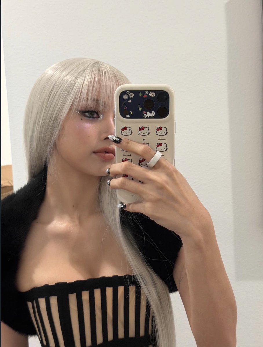 𝕃𝔸𝕃𝕒• tweet media