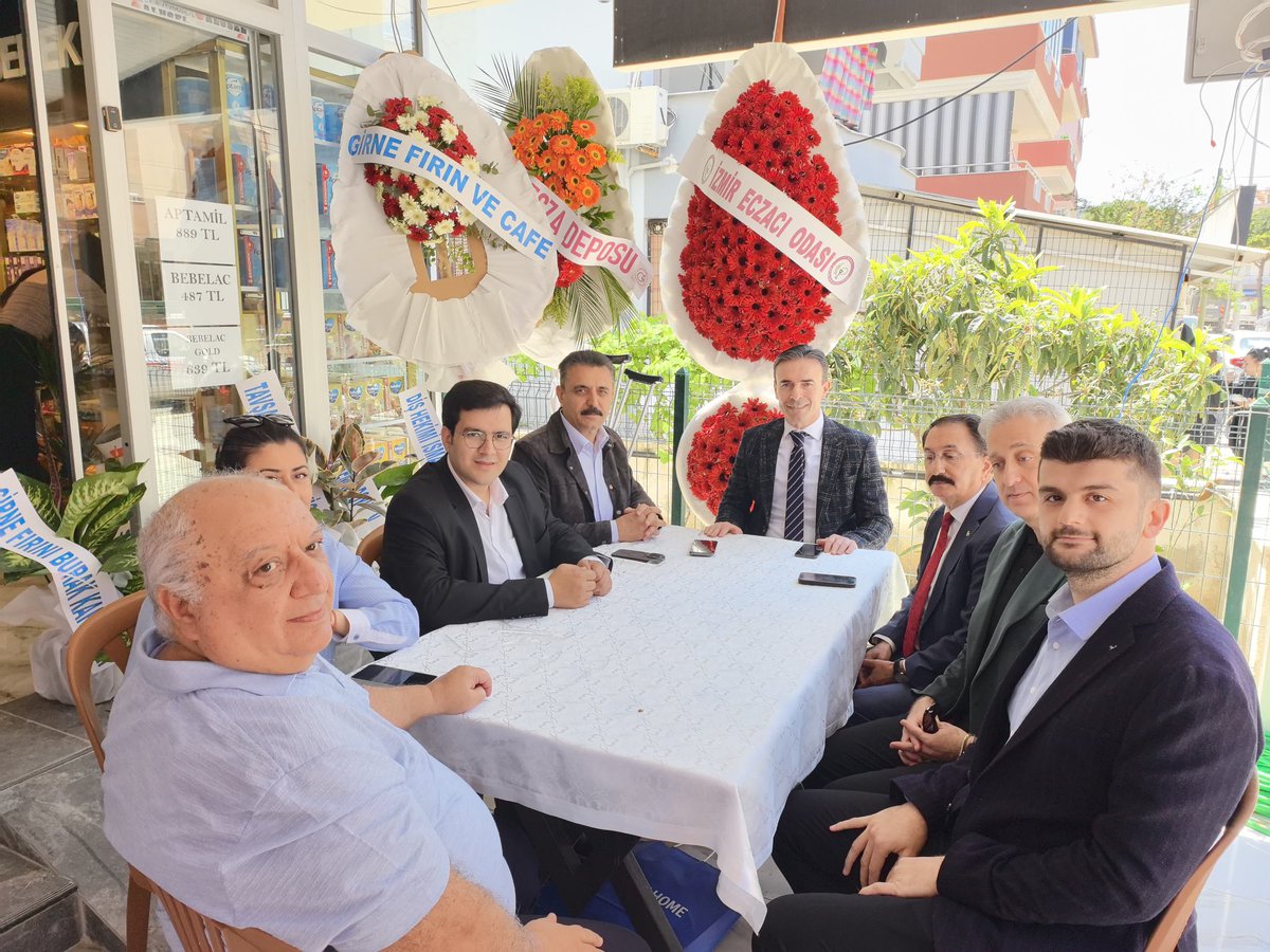 DikiliKaymakam's tweet photo. İlçe merkezimizde faaliyetine başlayan Duygu Eczanesi’nin açılış programına Kaymakamımız Sayın Cevat GÜN katıldı.

Açılışta eczane sahibi Eczacı Berkay ÖNEREN’i tebrik eden Kaymakamımız, yeni iş yerinin ilçemize hayırlı olmasını dileyerek bereketli kazanç ve başarılı çalışmalar temennisinde bulundu.
