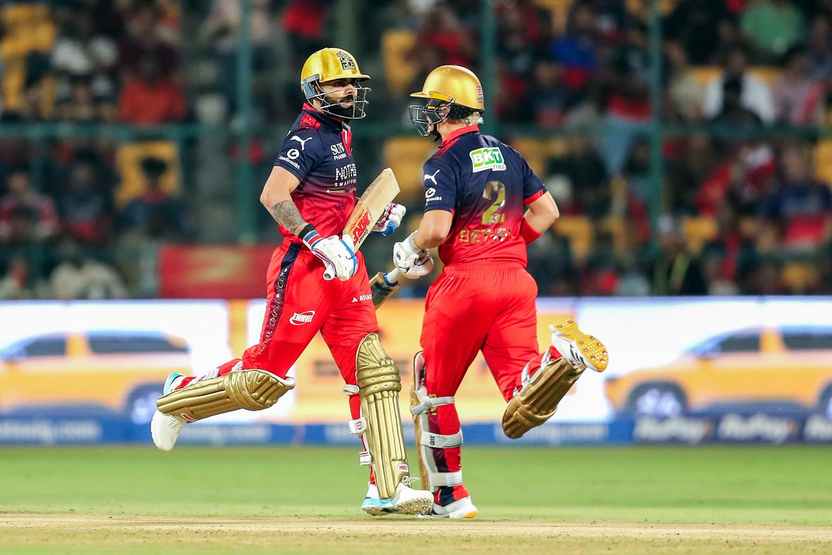LokmatTimes_ngp's tweet image. #Bengaluru: Virat Kohli (81) and Devdutt Padikkal (55) guided Royal Challengers Bengaluru to a five-wicket victory over Gujarat Titans in the 34th match at the M Chinnaswamy Stadium.
#IPL2026 #RCBvsGT #ViratKohli #DevduttPadikkal #Cricket #BreakingNews