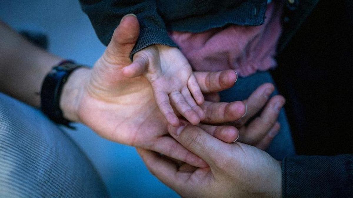 RarasReales's tweet photo. “Quienes padecen #EnfermedadesRaras y sus familias convierten sus propios cuerpos en territorios de resistencia: viven situaciones retadoras, incomprendidas por una sociedad que muchas veces no mira porque no entiende, o no entiende porque no mira”.

Laura Soler Azorín @informacion_es
https://t.co/eM4z293MbY