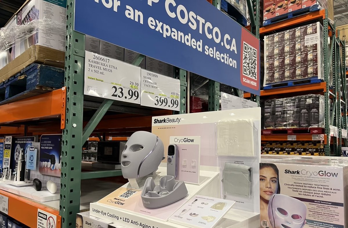 lindafff_'s tweet image. 刷到 Shark CryoGlow 面罩竟然在打折，现在只要 $399。Under-eye Cooling + LED 抗老，听起来很黑科技，但就是不知道是不是智商税？🤔
有没有用过的姐妹出来分享下？值不值得冲？还是继续当“大排灯”观望？

#Costco #北美生活 #美容仪 #SharkBeauty #黑科技 #购物分享