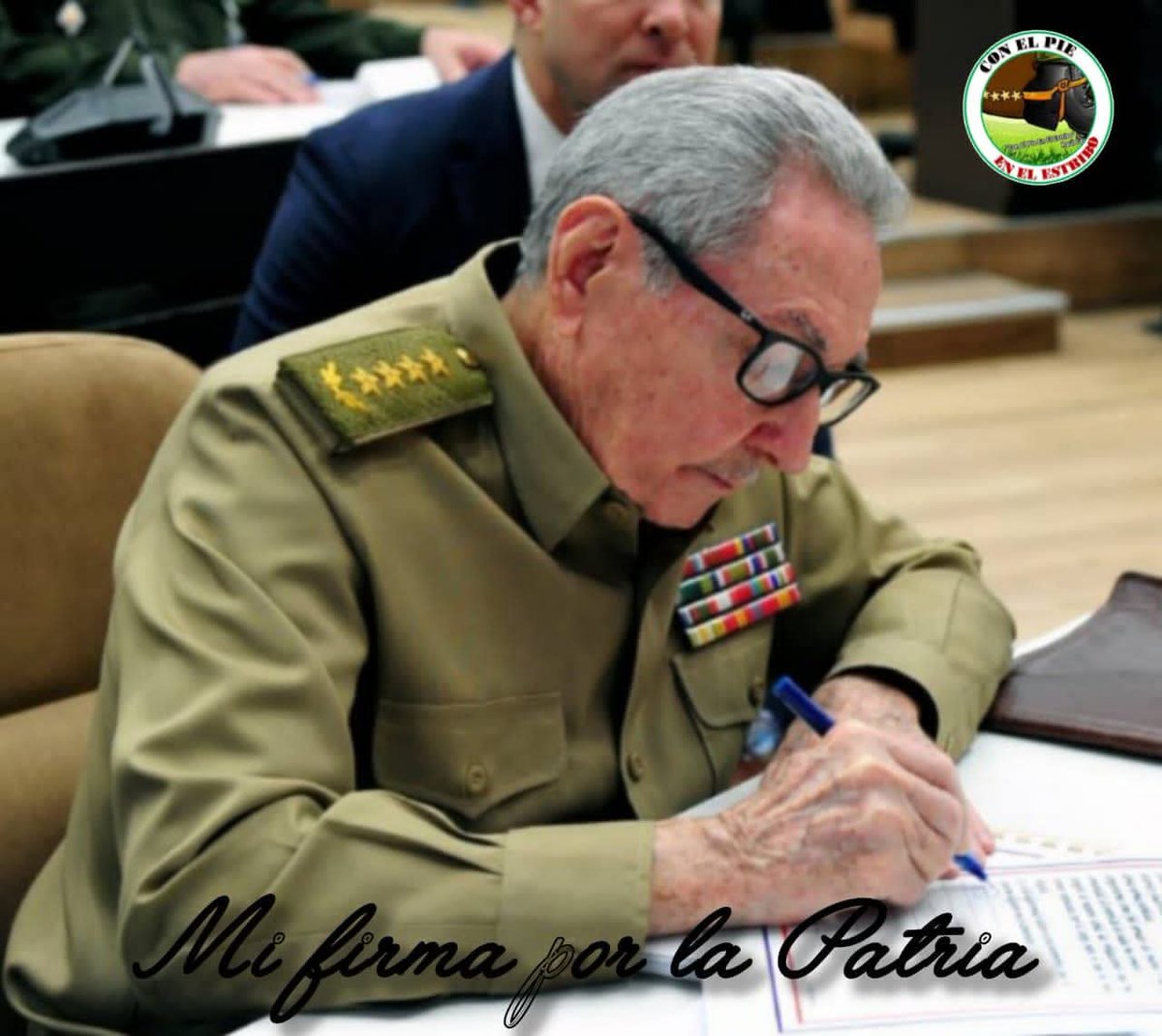 Con el Pie puesto en el estribo
#RaulEsRaul