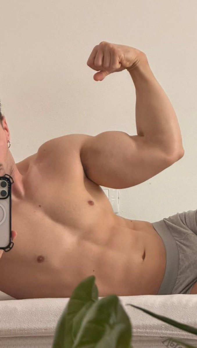 𝒶 𝓁𝒾𝓉𝓉𝓁𝑒 𝒷𝒾𝓉 𝓭𝓻𝓪𝓶𝓪𝓽𝓲𝓬 tweet media