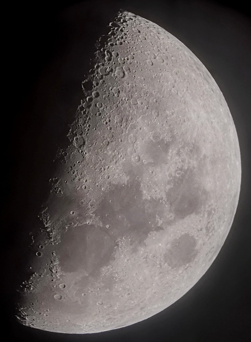 Khaled_skf's tweet photo. الآن #القمر #Moon في طور التربيعة الأولى #First_Quarter لشهر #ذو_القعدة ليلة #السبت ٨ ذو القعدة ١٤٤٧ هجري الموافق ٢٥ #إبريل ٢٠٢٦م https://t.co/ZBZFiLgGBx