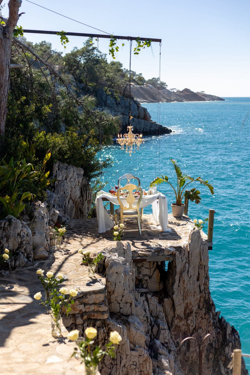 g ᥫ᭡ tweet media